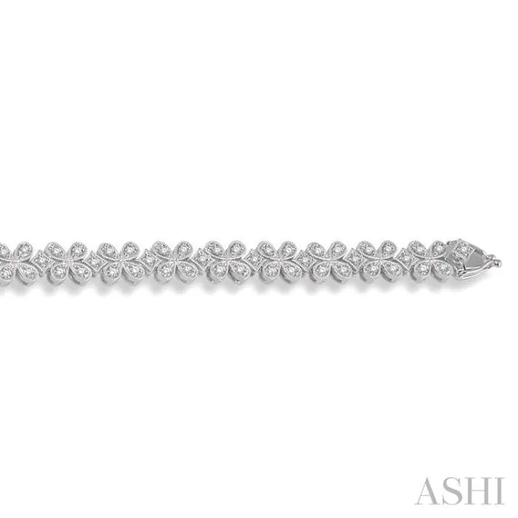 1 1/2 Ctw Floral Link Diamond Bracelet in 14K White Gold