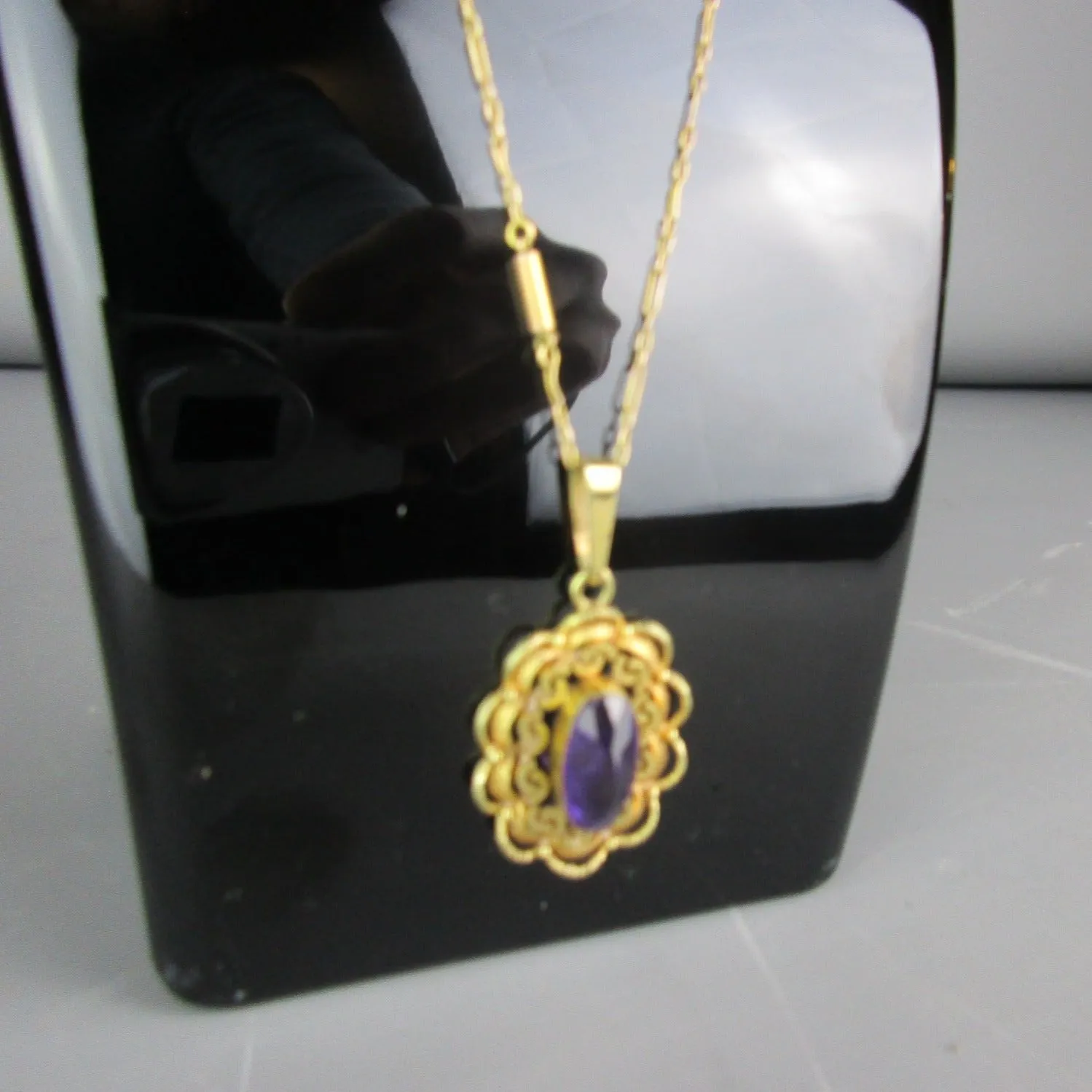 9K Gold Amethyst Stone Floral Pendant Necklace Vintage c1980