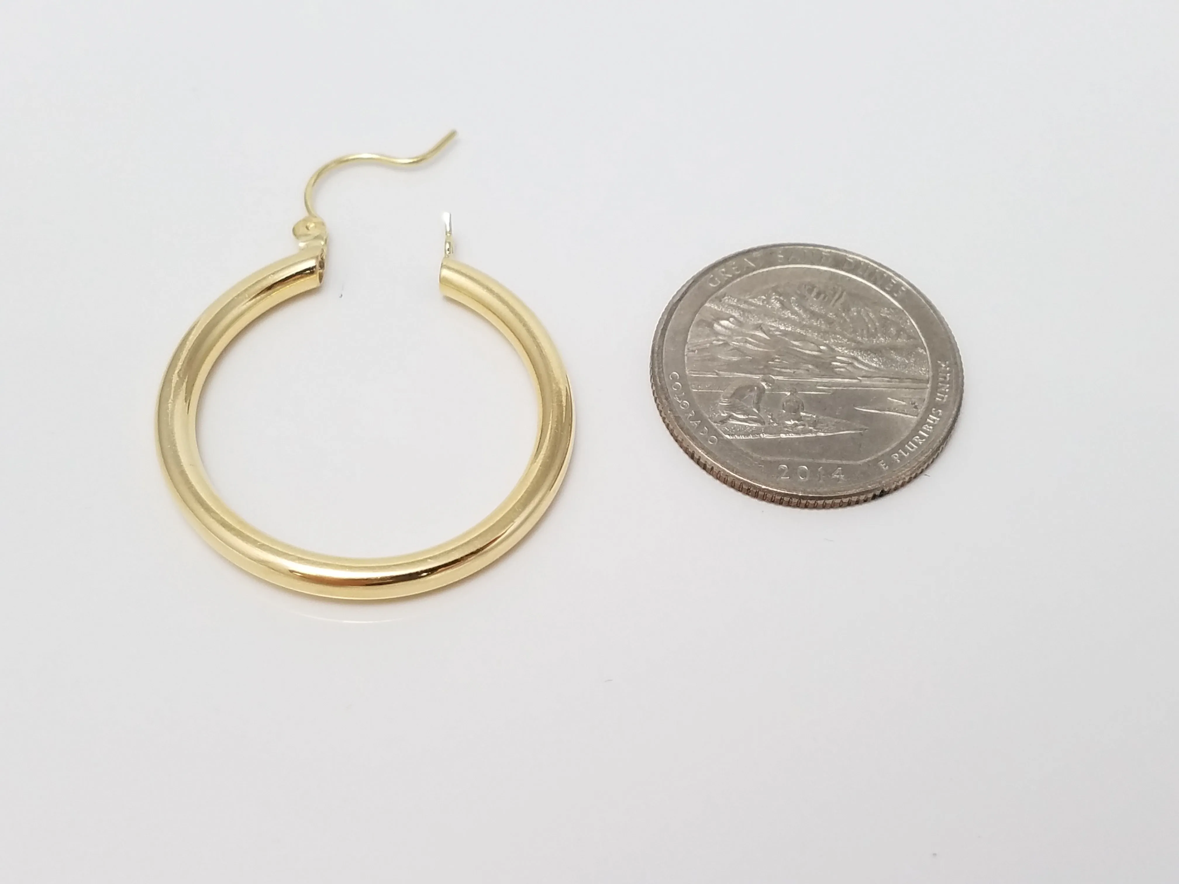 Classic 14k Yellow Gold Hollow Hoop Earrings