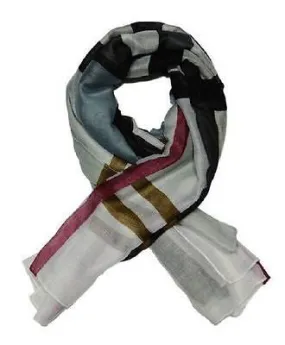 Elegant and Fashionable Checkered Scarf