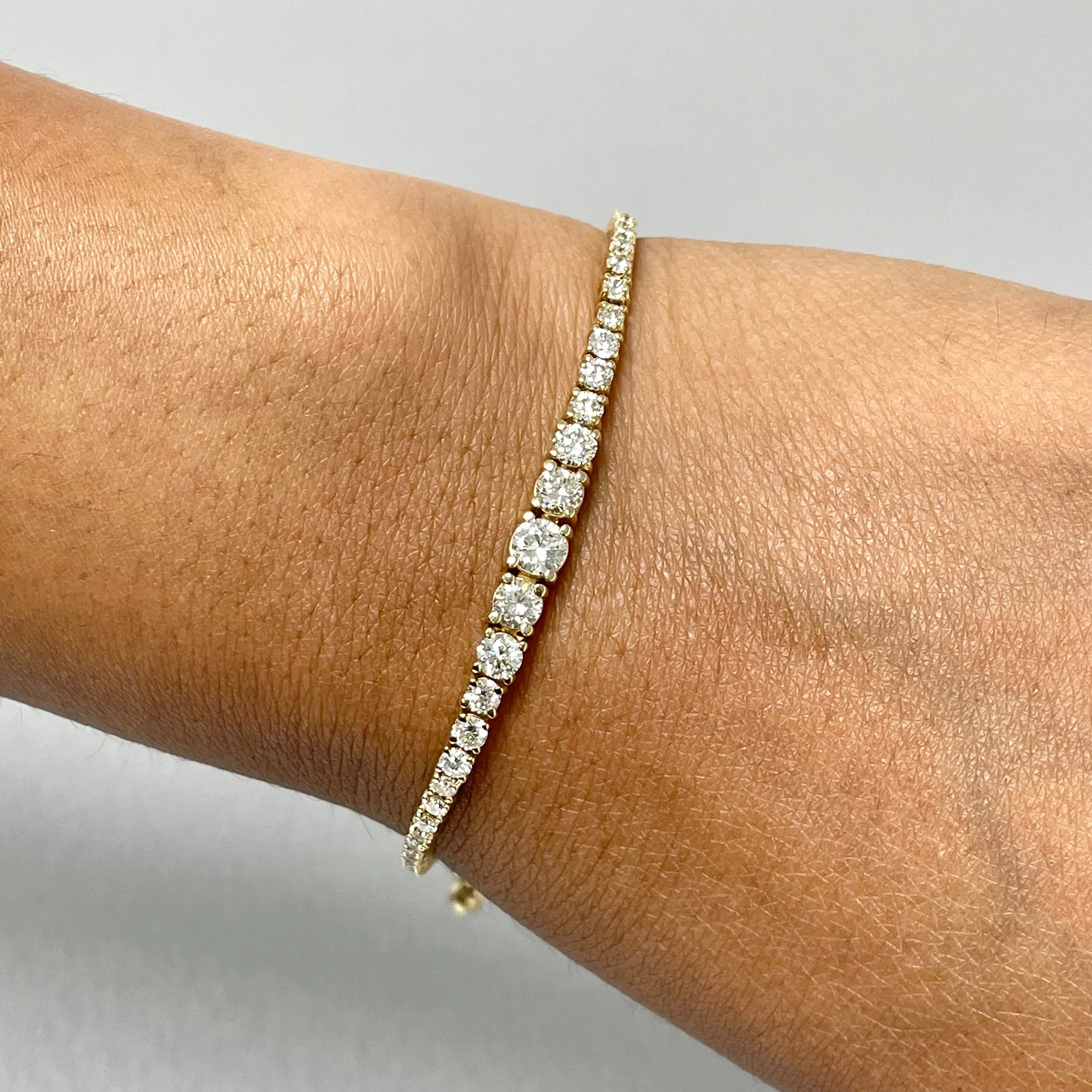 Graduated Bolo Diamond Tennis Bracelet (2.78 ct Diamonds) in Yellow Gold