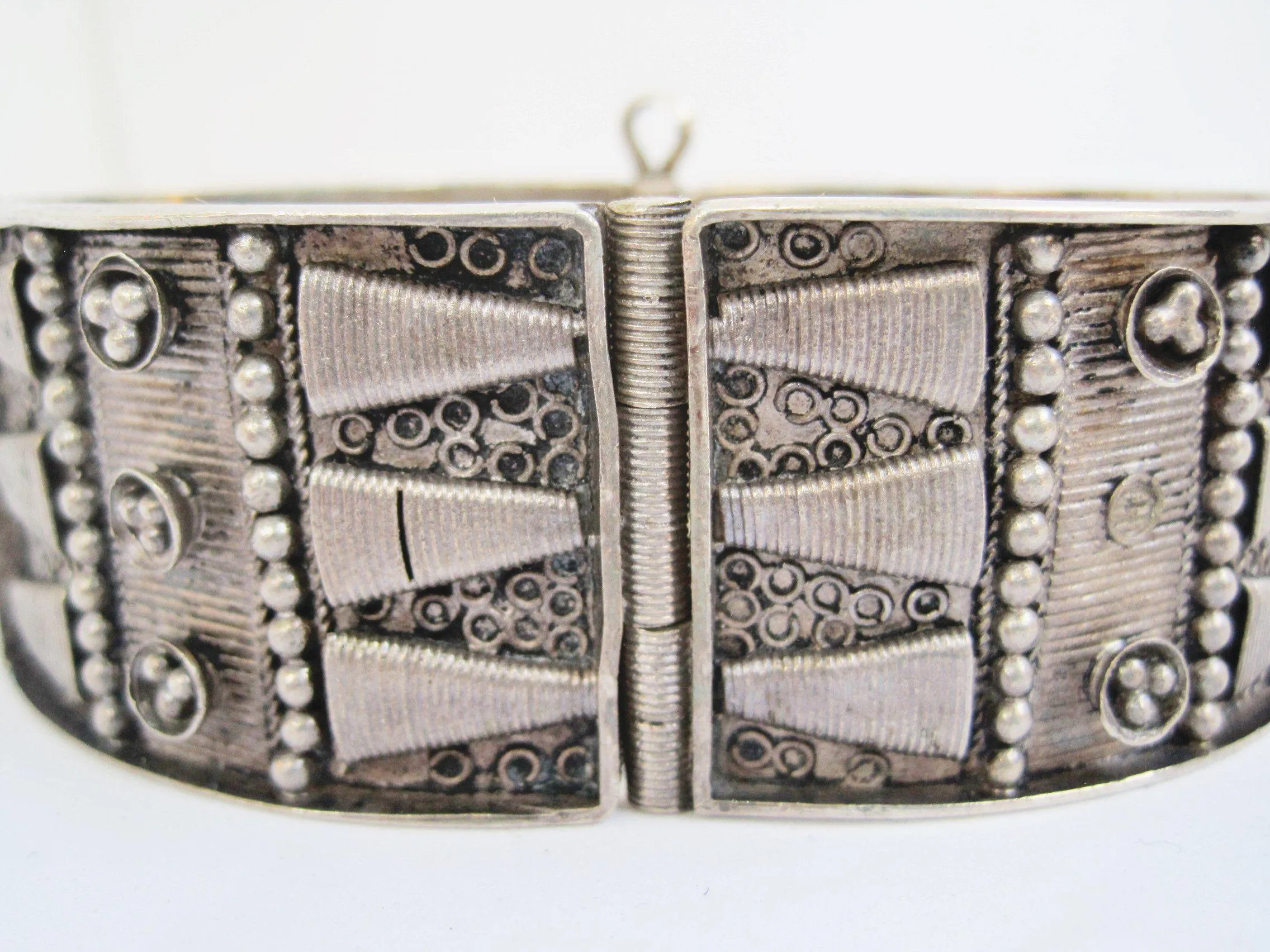 La Scuola Di Orafi E Argentieri Di Tripoli Bracelet. Silver Hinged Bangle