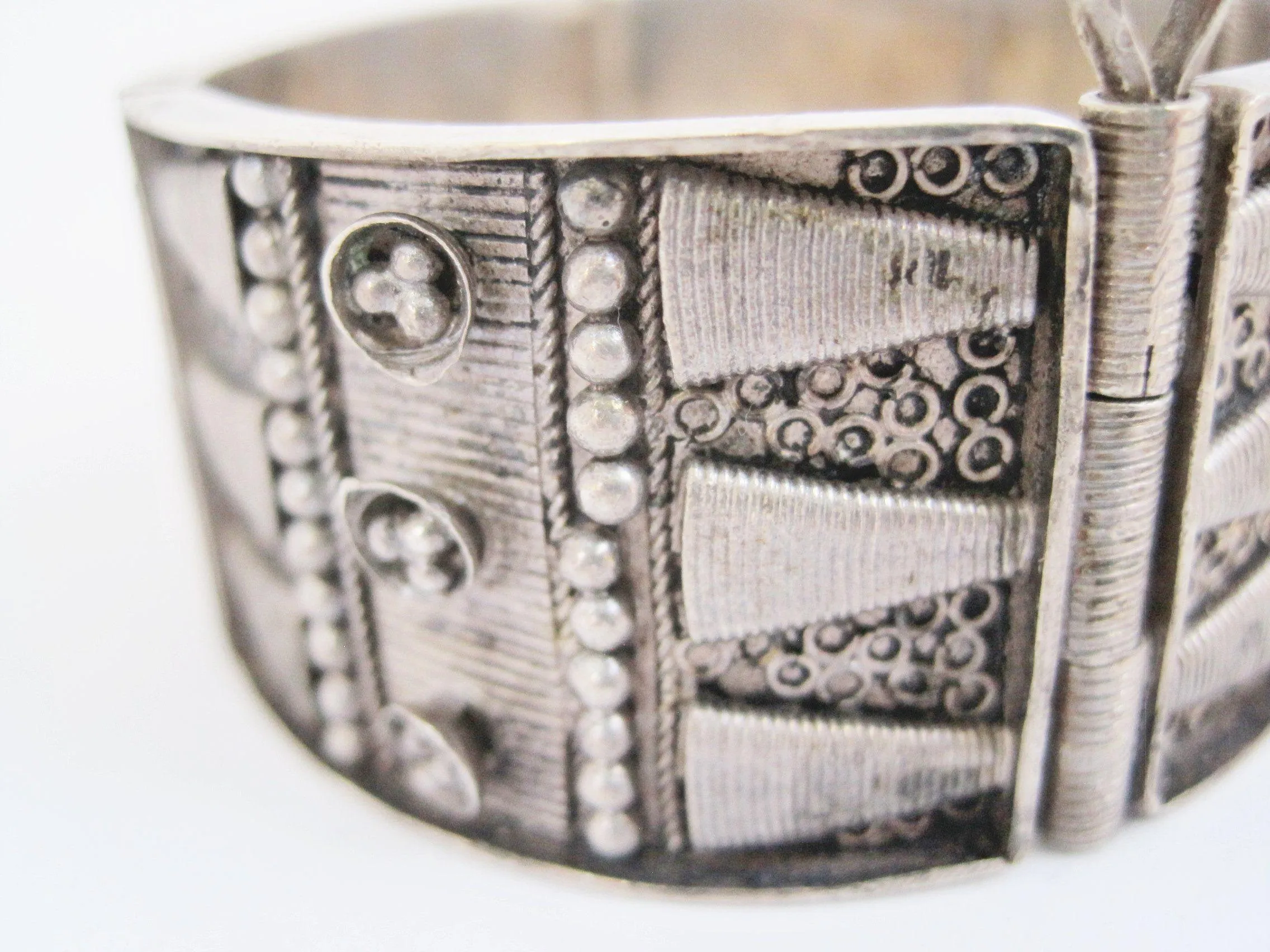 La Scuola Di Orafi E Argentieri Di Tripoli Bracelet. Silver Hinged Bangle