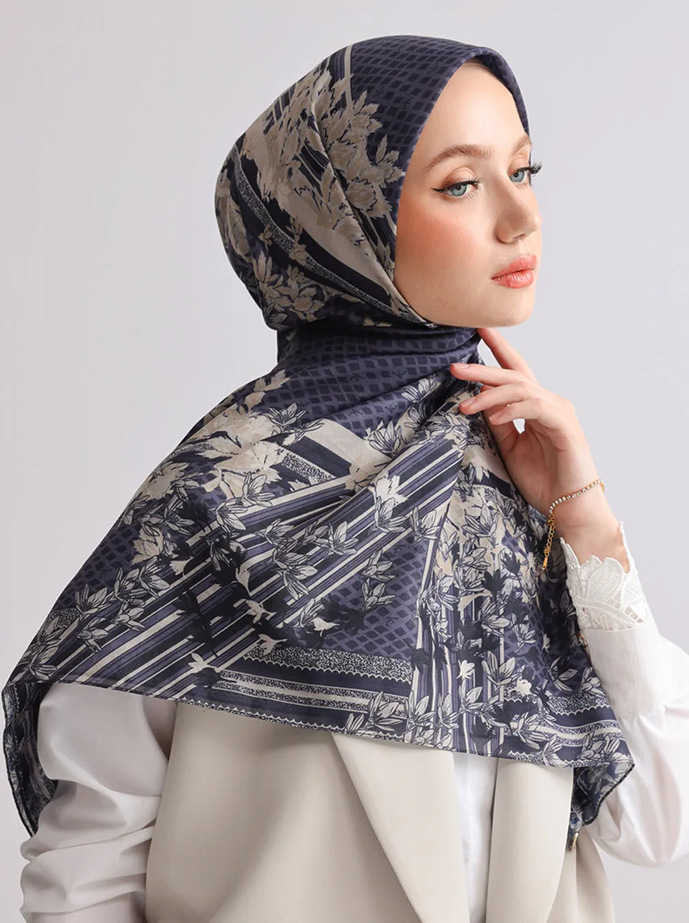 ORVA RAYA SIGNATURE SCARF SLATE