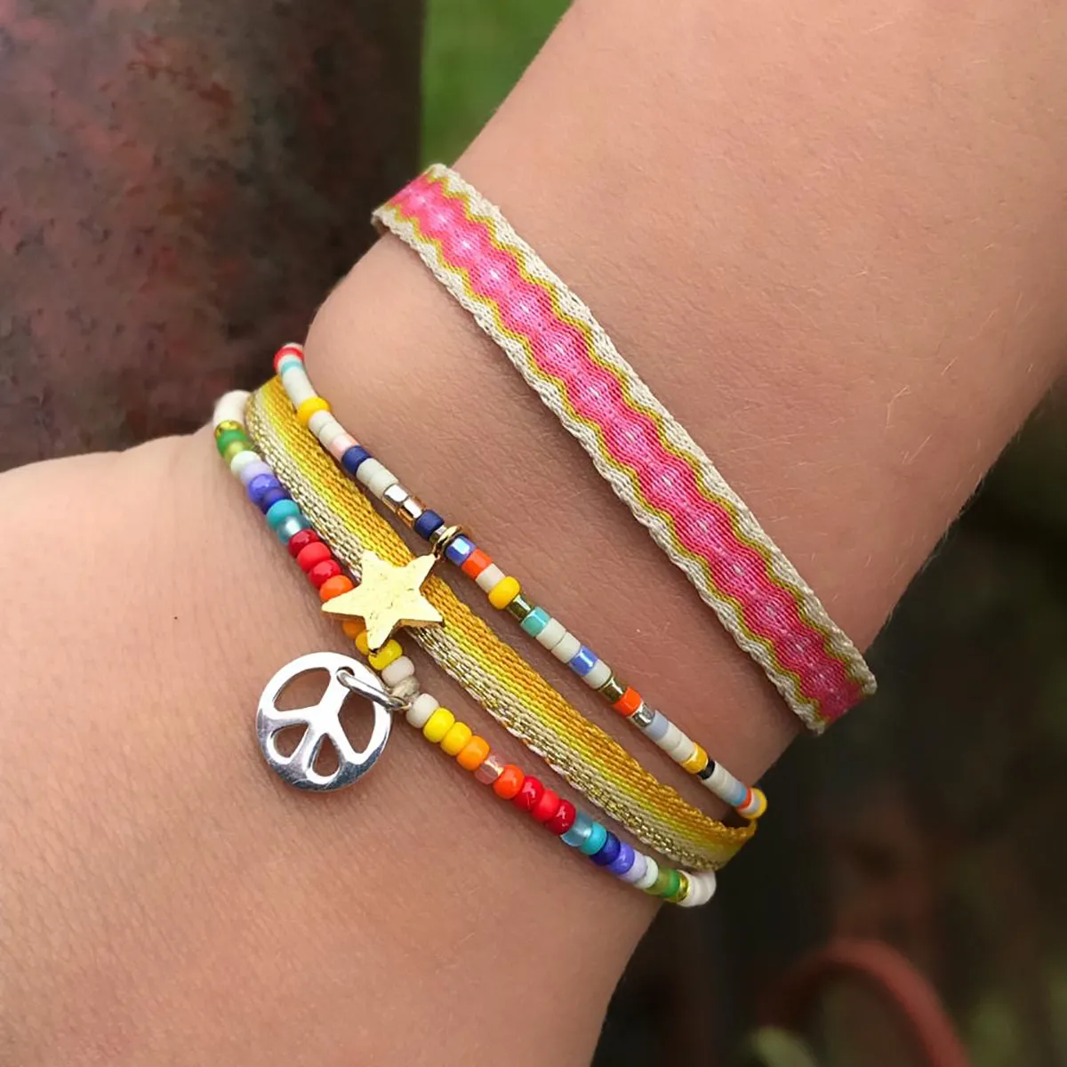 PEACE CHARM KIDS BRACELET