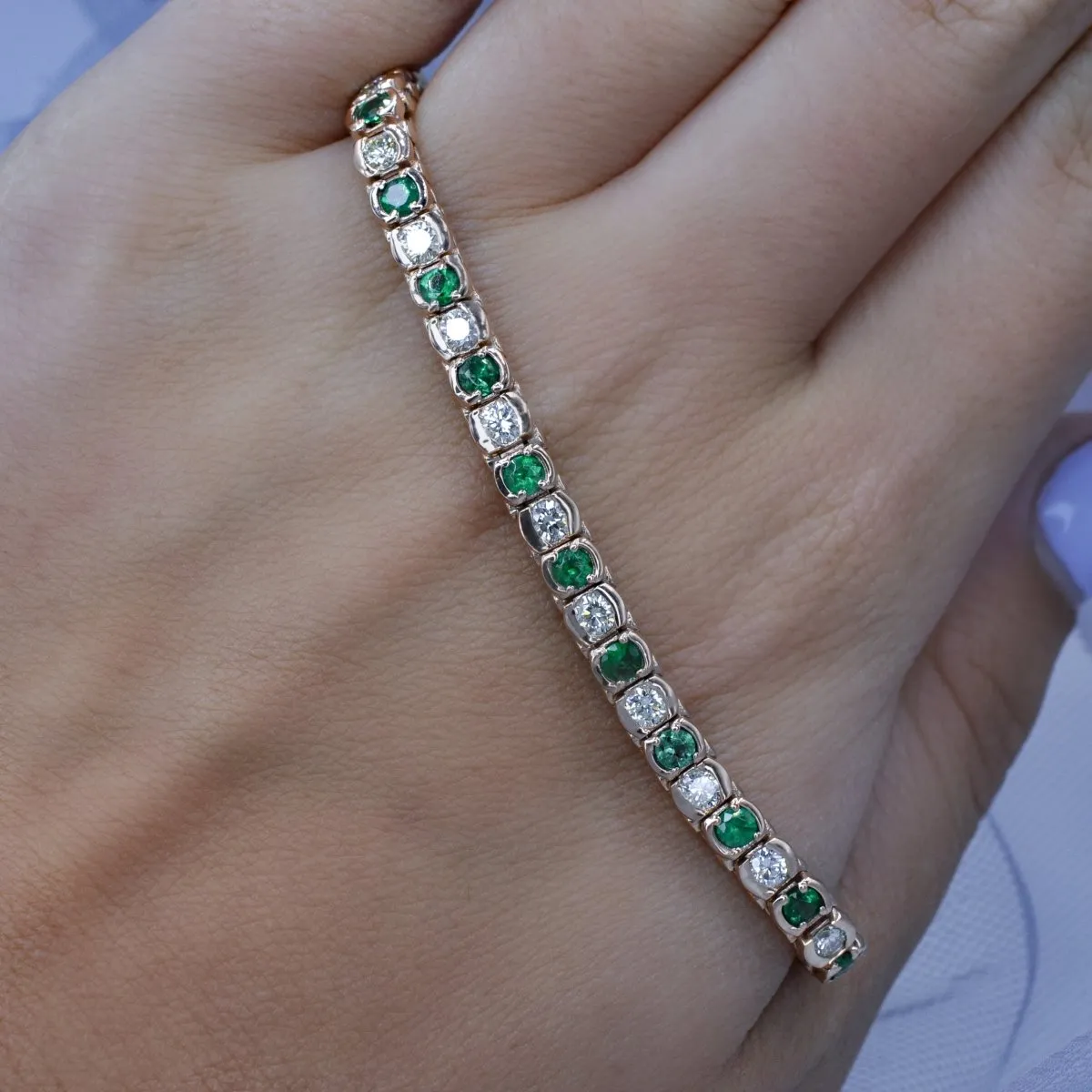 Special 6.00 CT Round Cut Diamond and Green Emerald Tennis Bracelet in 14KT Rose Gold