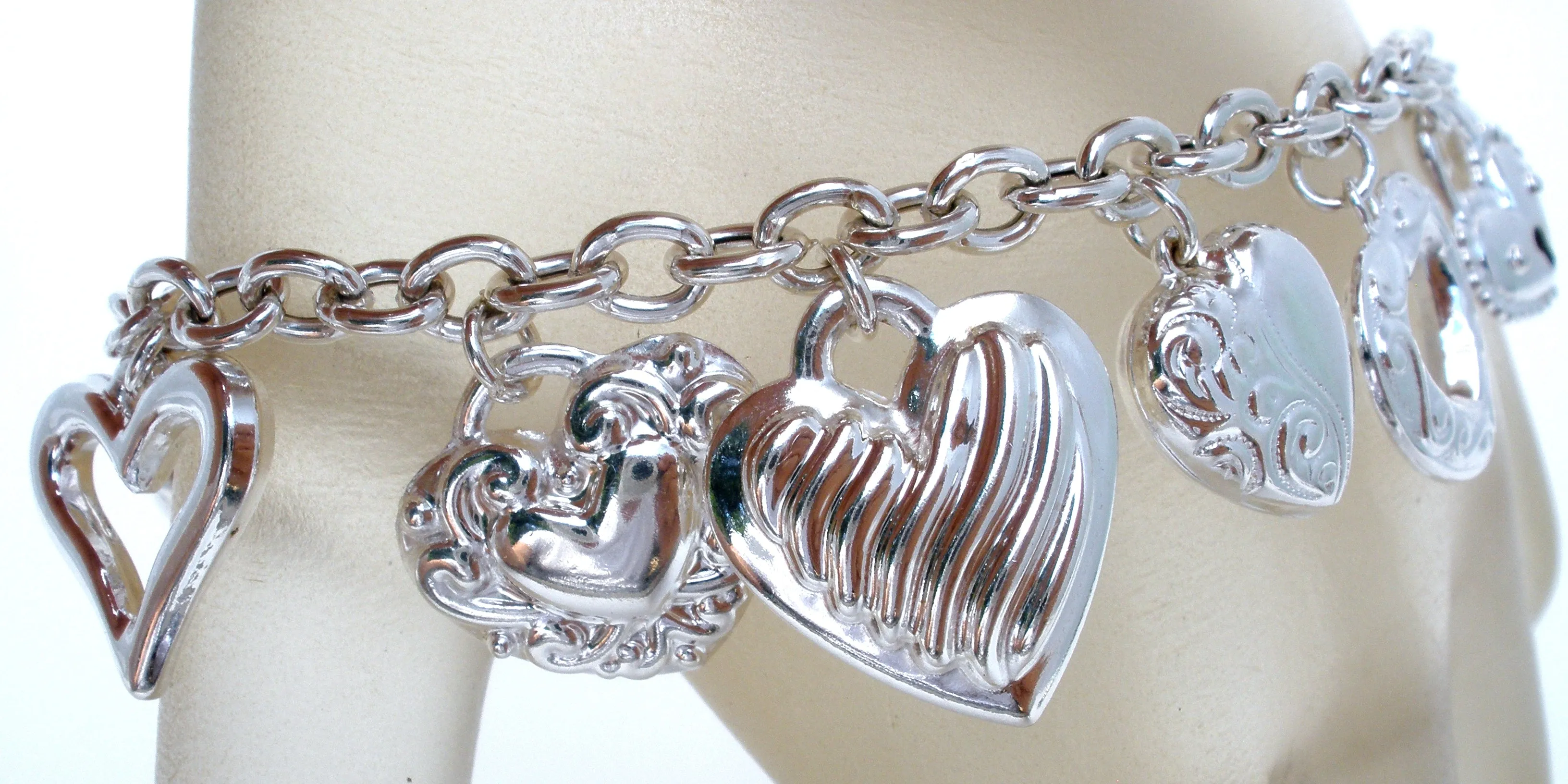 Sterling Silver Charm Bracelet with Hearts JCM