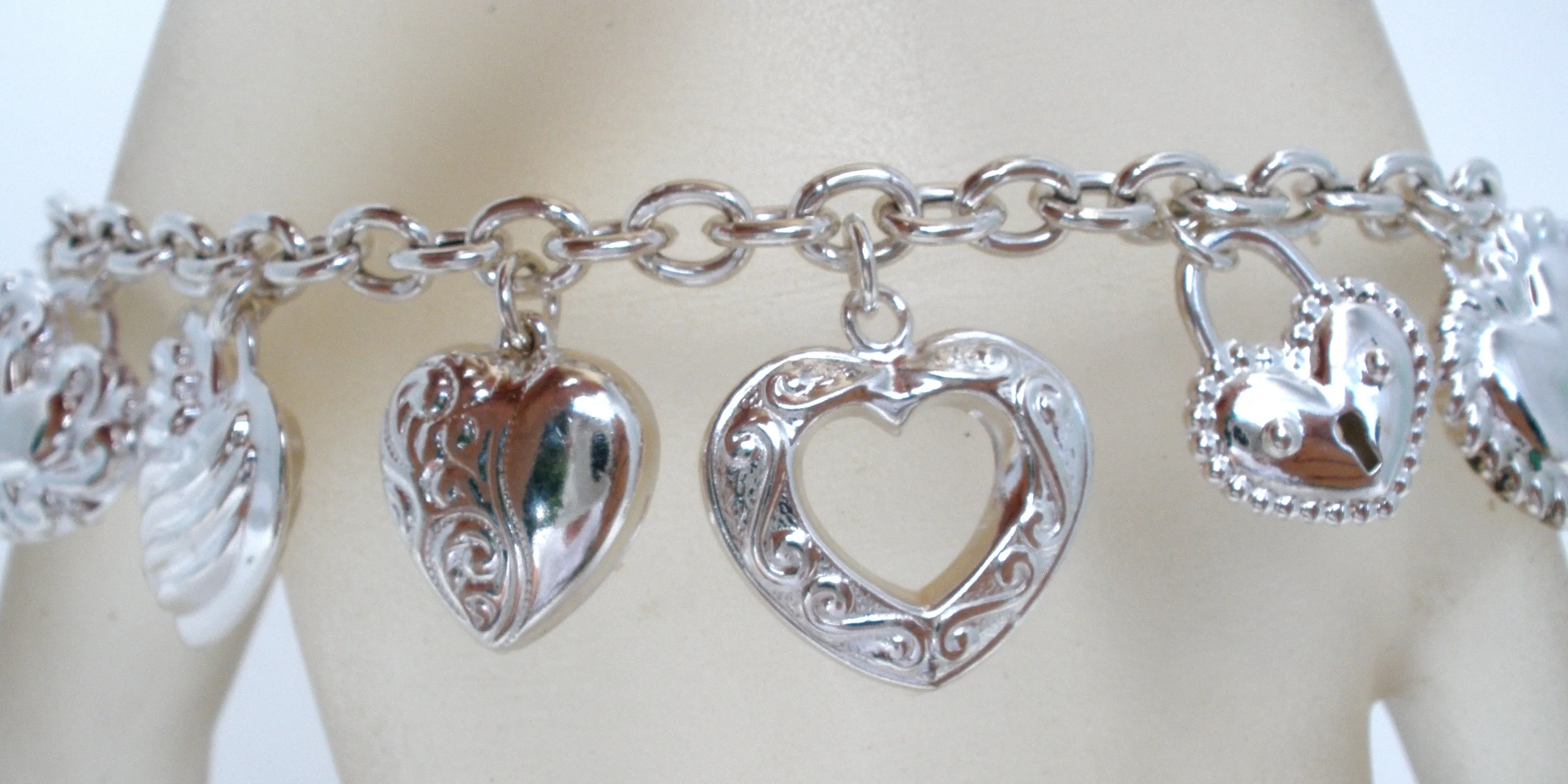 Sterling Silver Charm Bracelet with Hearts JCM