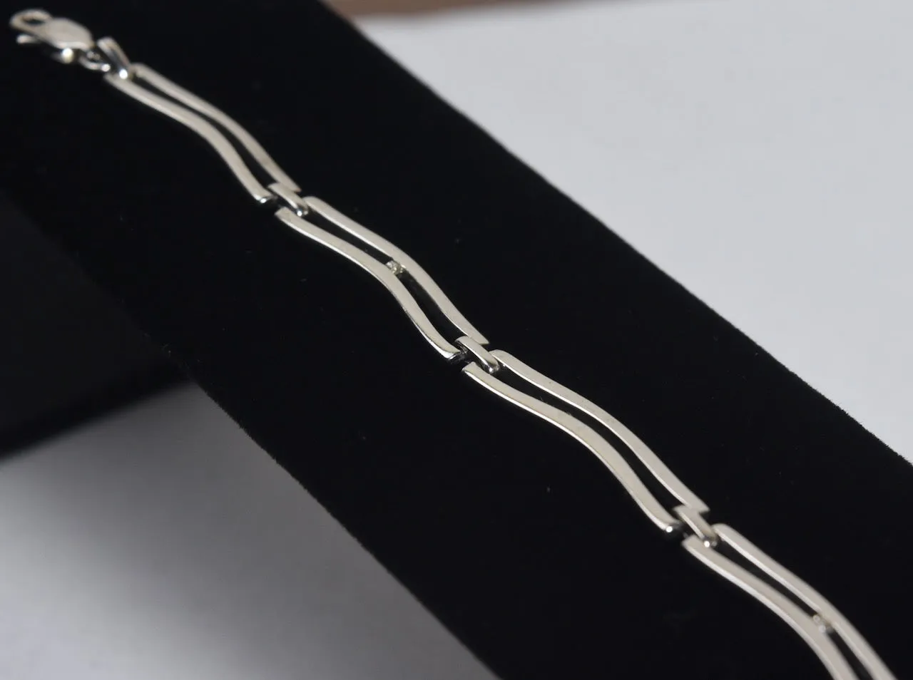 Sterling Silver Wavy Link Bracelet with Tiny Diamonds