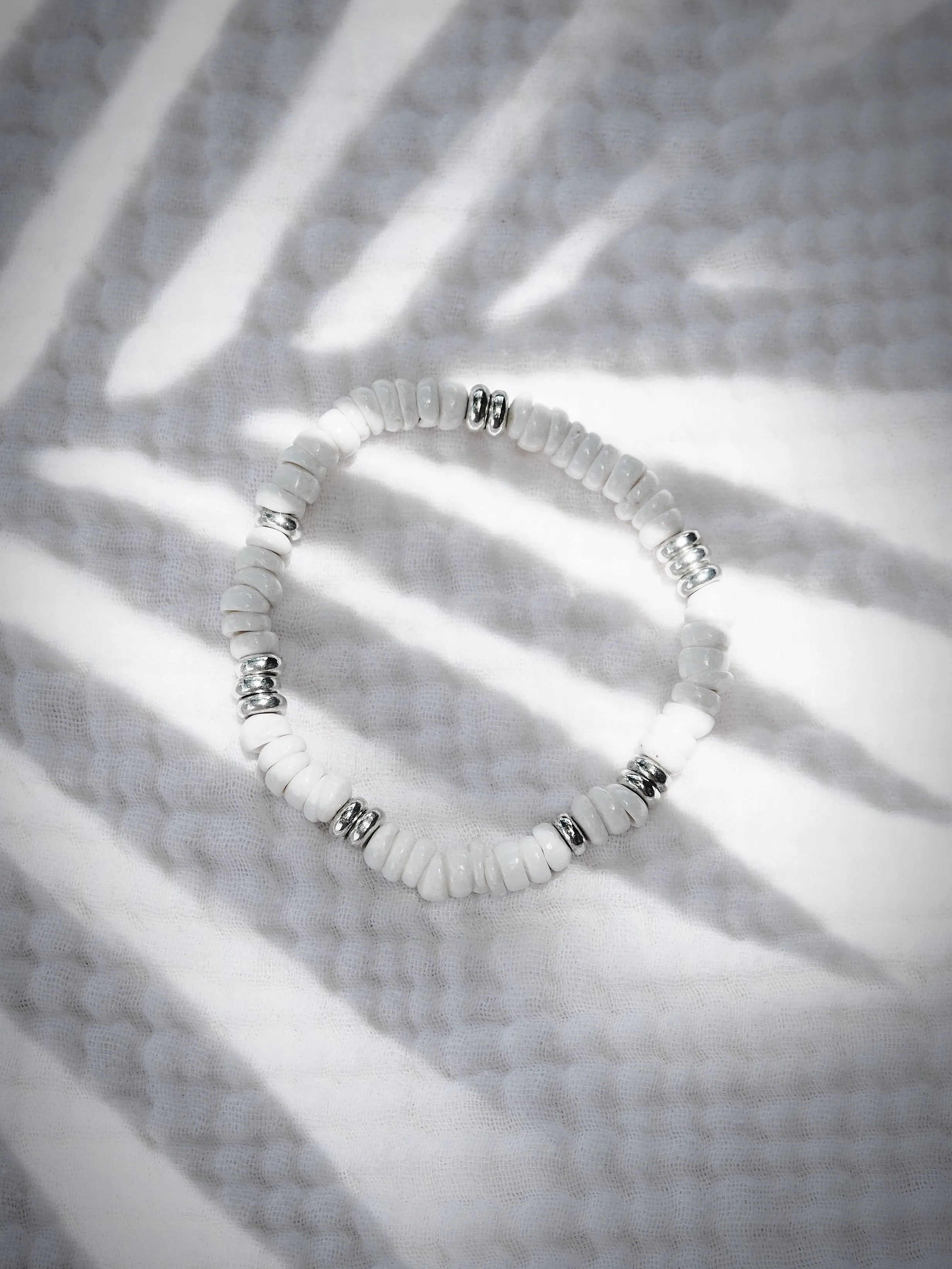 Stretchy Unisex White Puka Shell Bracelet - Ikaika