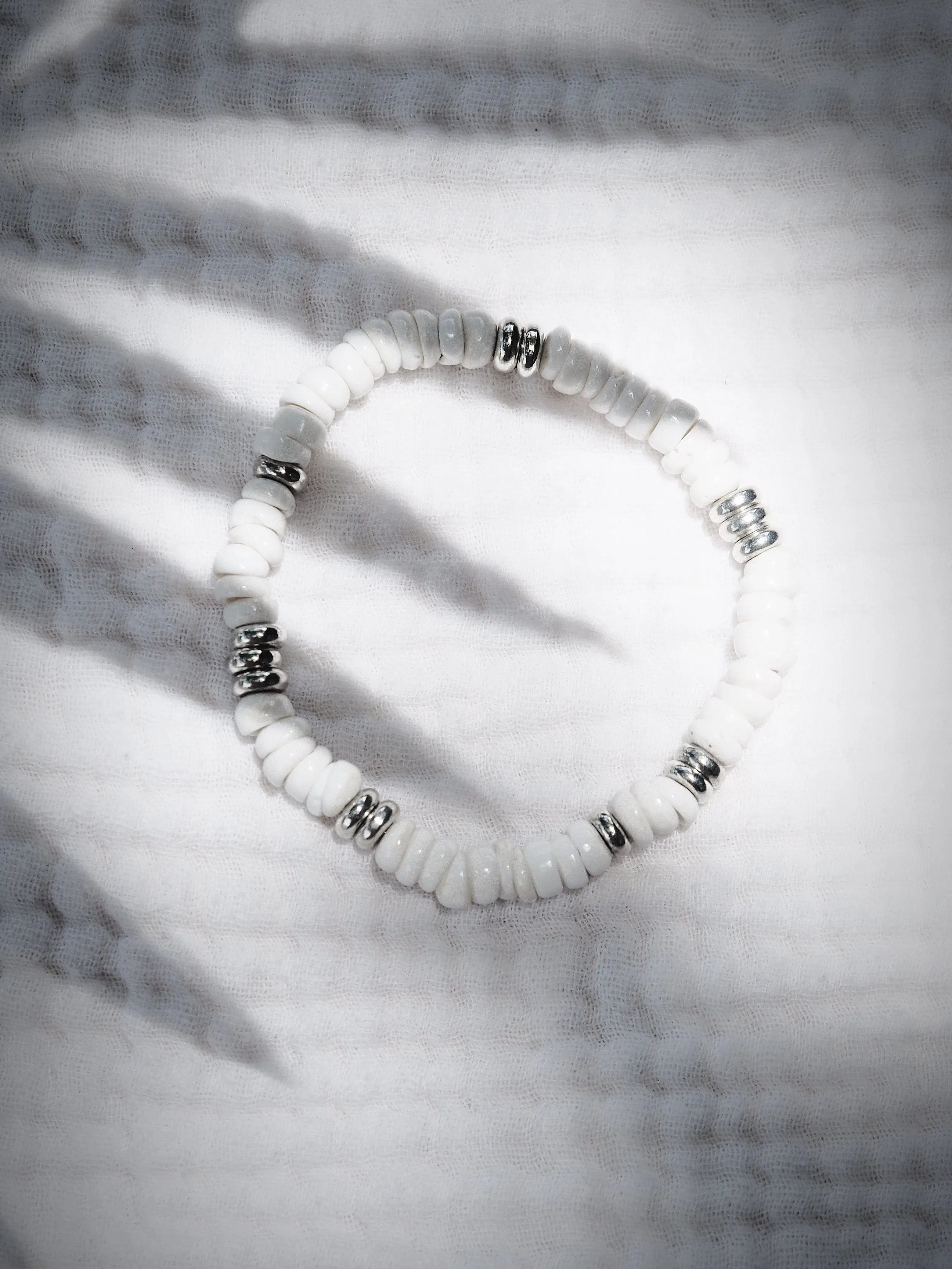 Stretchy Unisex White Puka Shell Bracelet - Ikaika