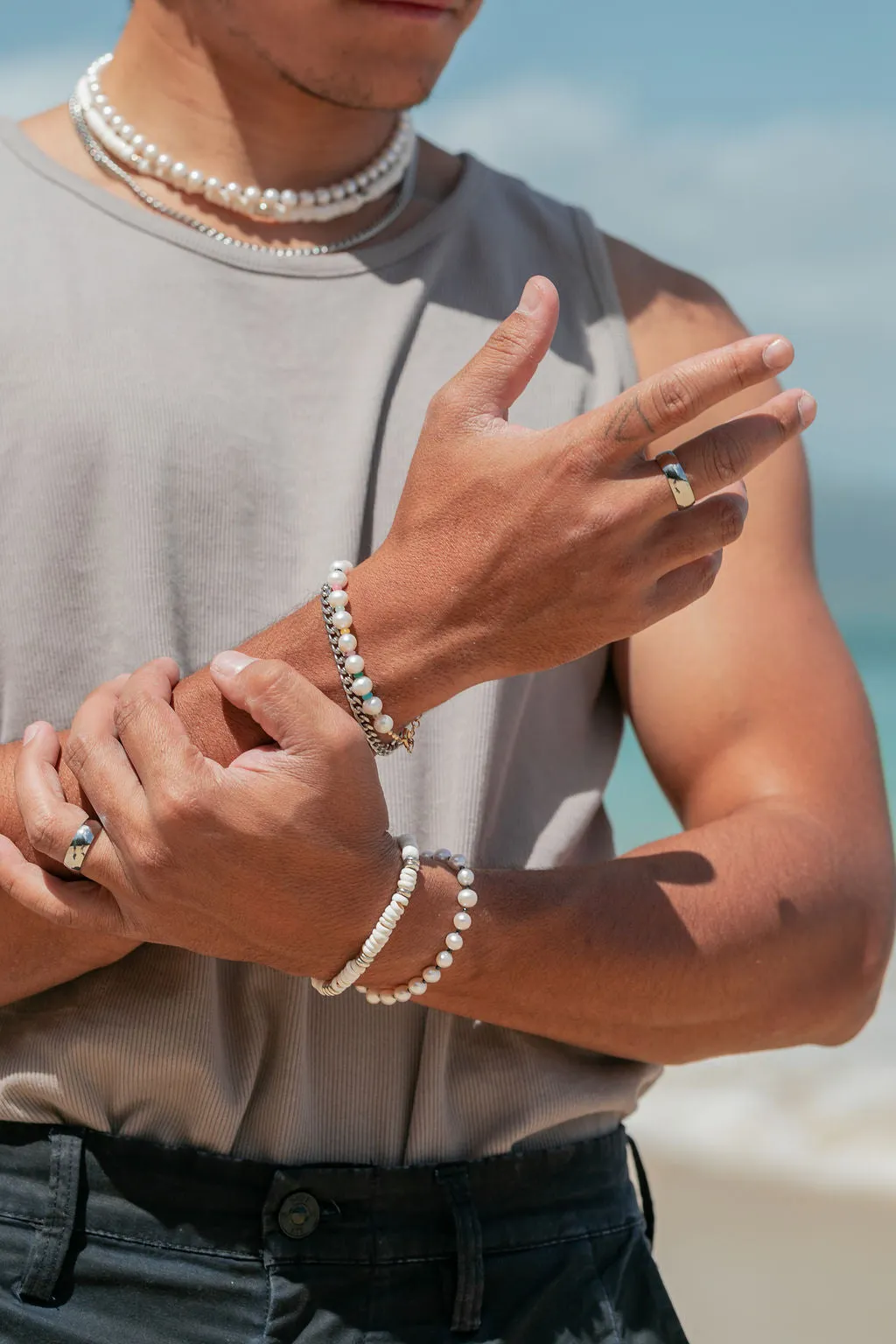 Stretchy Unisex White Puka Shell Bracelet - Ikaika